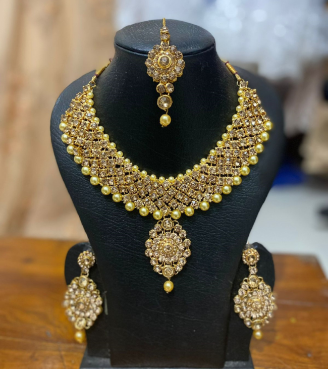 Classic Golden Jewellery Set